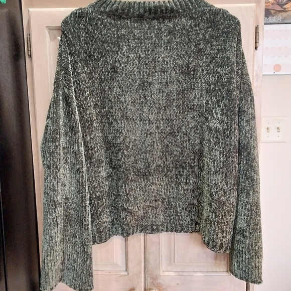 Sadie & Sage Velour Tie Front Sweater Size Medium Soft and Trendy - Picture 2 of 4